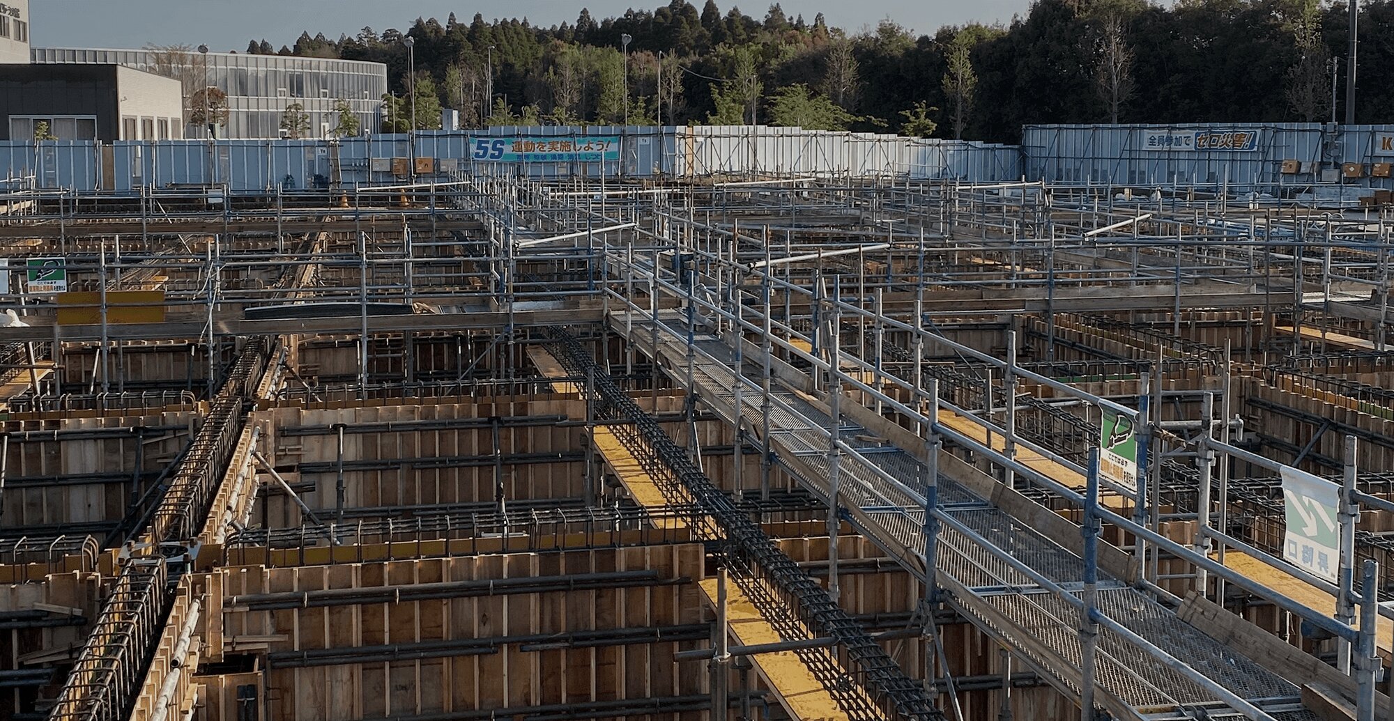 型枠解体とは、モノづくりだ。 その一歩が、職人への道。