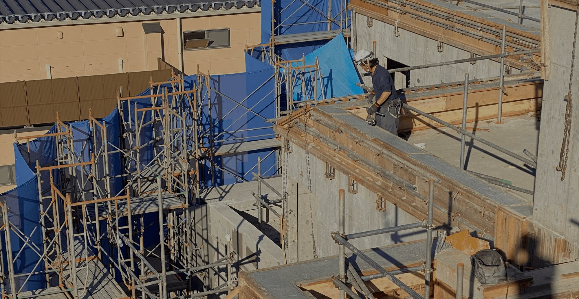 型枠解体とは、モノづくりだ。 その一歩が、職人への道。